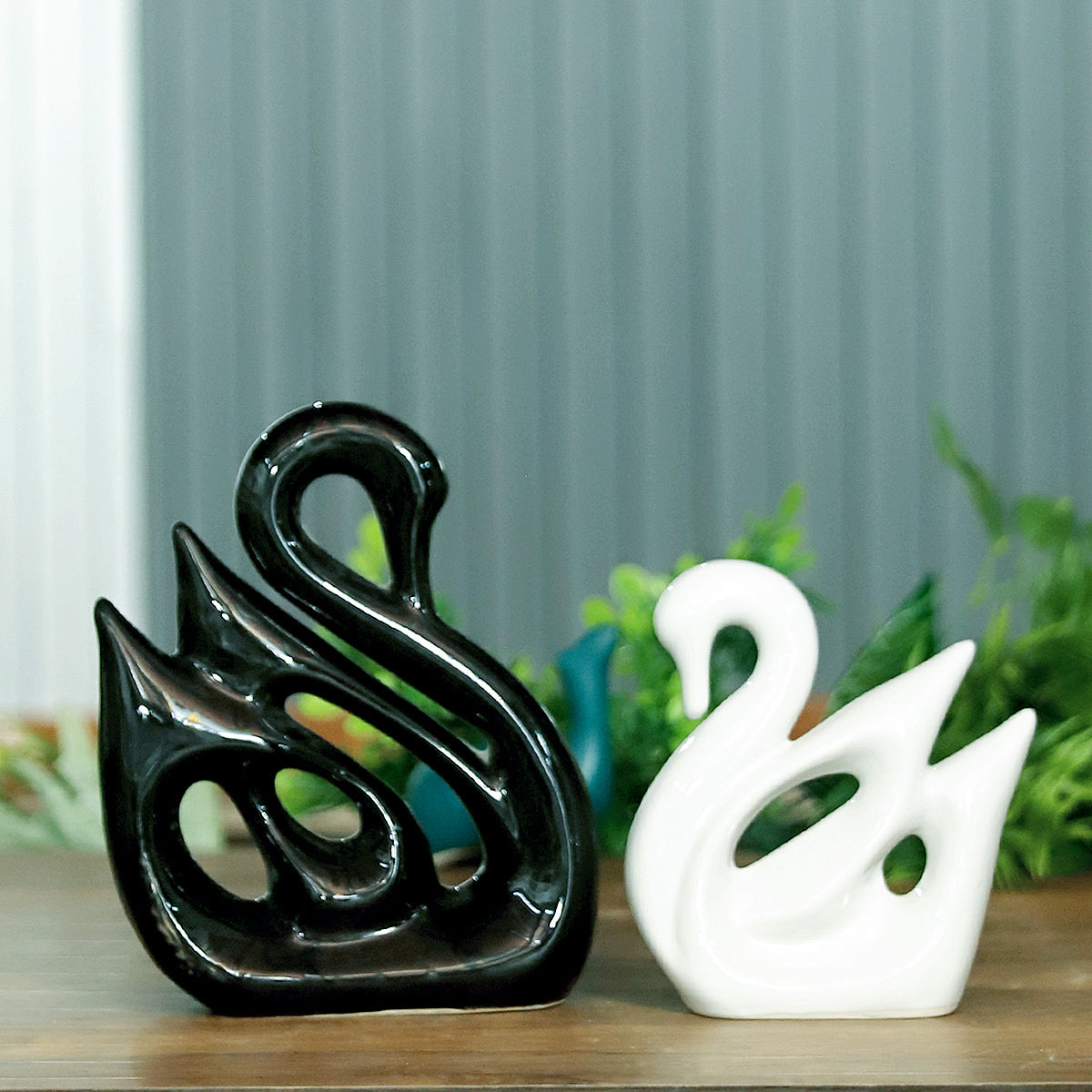 Decor Lucky Swan Couple Piano Finish Ceramic